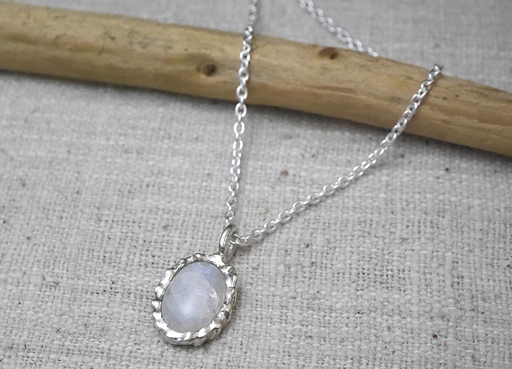 レインボームーンストーン　ペンダントトップ